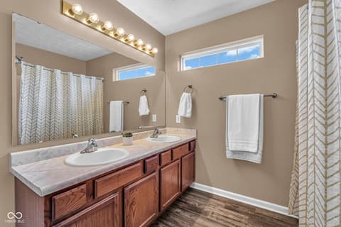 Photo of 868 Seabreeze Drive, Avon, IN