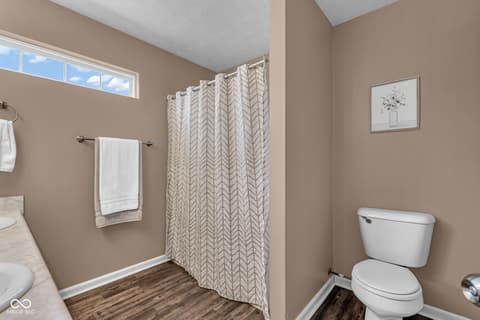 Photo of 868 Seabreeze Drive, Avon, IN