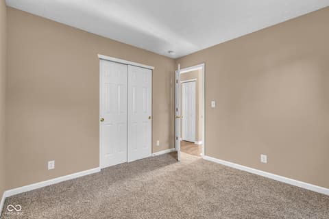 Photo of 868 Seabreeze Drive, Avon, IN