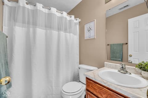 Photo of 868 Seabreeze Drive, Avon, IN