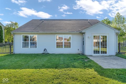 Photo of 868 Seabreeze Drive, Avon, IN