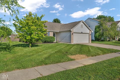 Photo of 868 Seabreeze Drive, Avon, IN