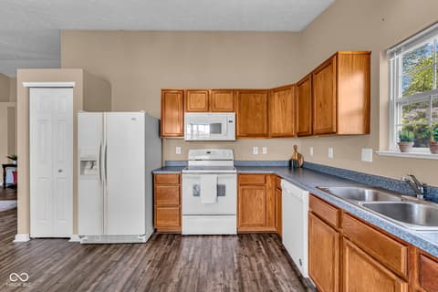 Photo of 868 Seabreeze Drive, Avon, IN