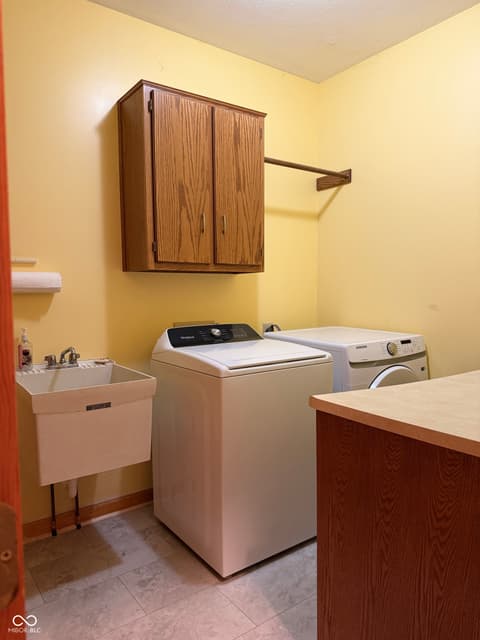 Dining room at 809 W Pearl Street, Trafalgar, IN