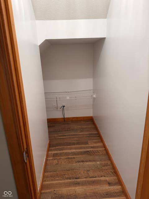 Walk In Closets — 809 W Pearl Street, Trafalgar, IN