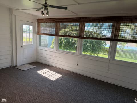 Walk In Closets — 809 W Pearl Street, Trafalgar, IN