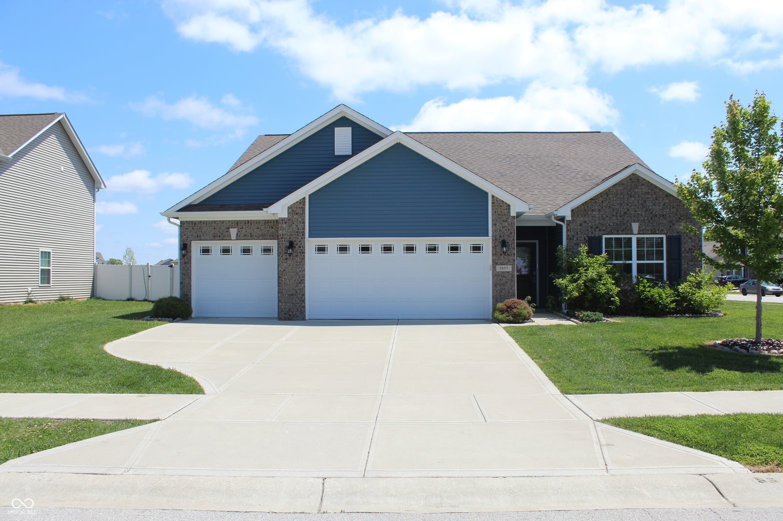 Photo of 1857 Doncaster Drive, Avon, IN