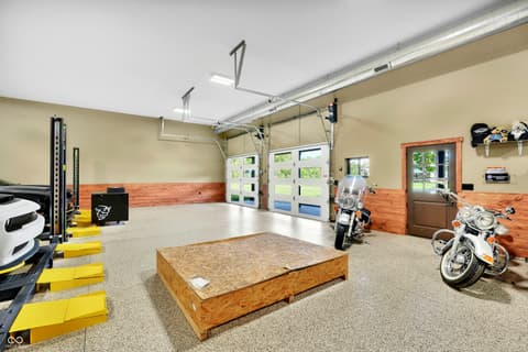 Garage at 3274 E 700 N, Whiteland, IN