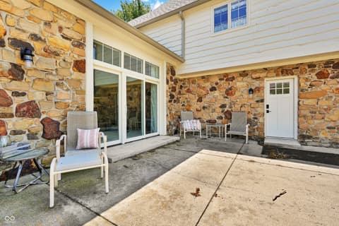 Outdoor living area at 3274 E 700 N, Whiteland, IN