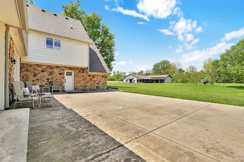 Outdoor living area at 3274 E 700 N, Whiteland, IN