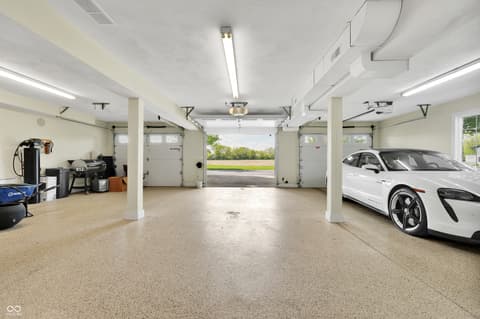 Garage at 3274 E 700 N, Whiteland, IN