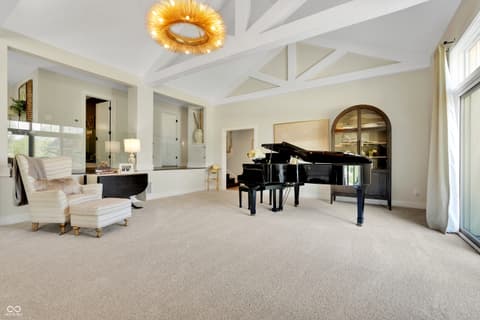 Sitting Room — 3274 E 700 N, Whiteland, IN