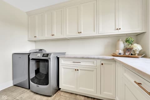 Laundry room at 3274 E 700 N, Whiteland, IN