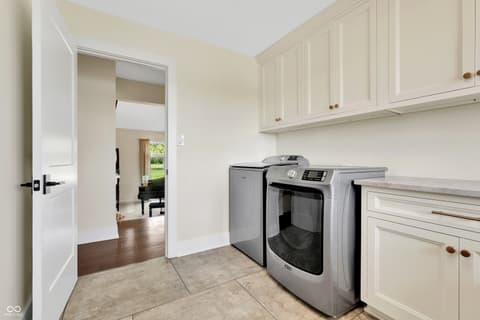 Laundry room at 3274 E 700 N, Whiteland, IN