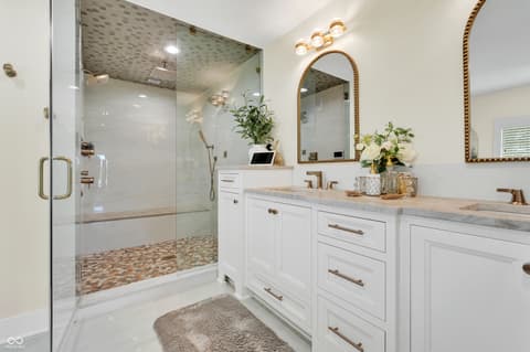 Bathroom at 3274 E 700 N, Whiteland, IN