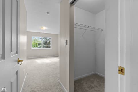 Walk In Closets — 9406 Avon Strand, Avon, IN