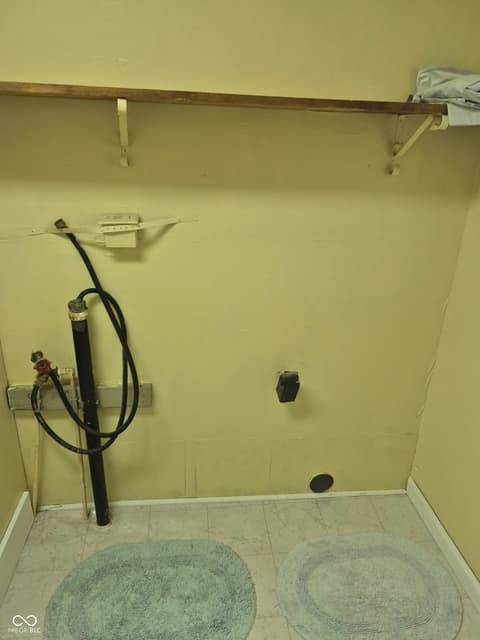Laundry room at 412 Indianapolis Avenue, Seymour, IN