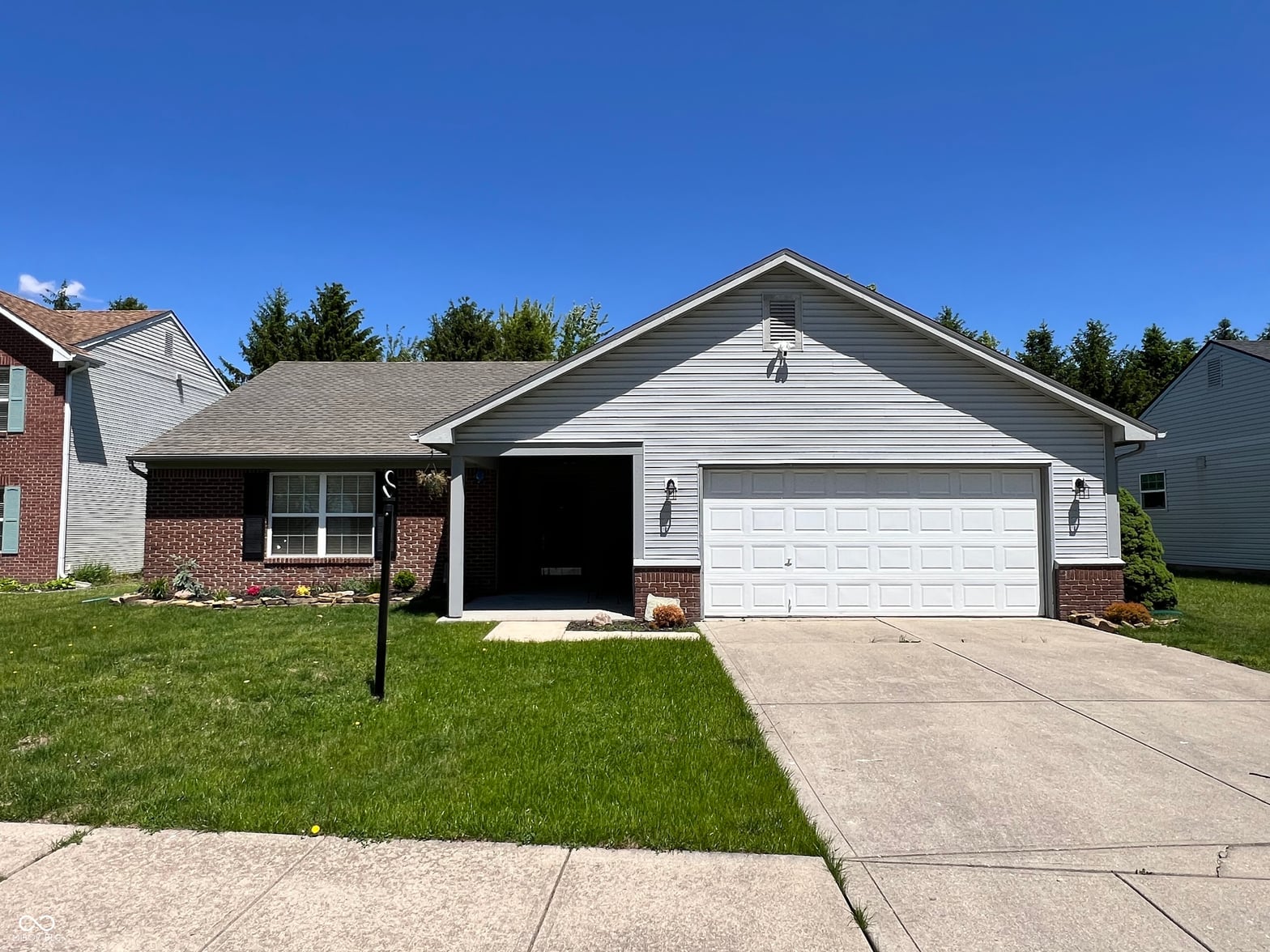 Photo of 514 E Pine Ridge Drive, Westfield, IN