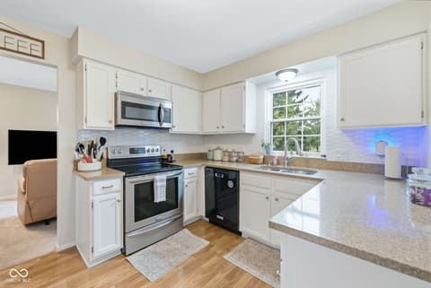 Photo of 1176 Glenbar Way, Greenwood, IN