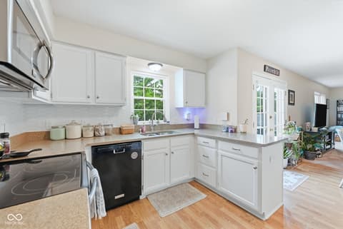 Photo of 1176 Glenbar Way, Greenwood, IN