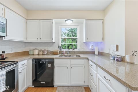 Photo of 1176 Glenbar Way, Greenwood, IN