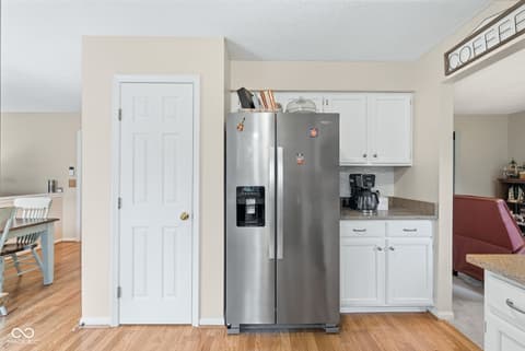Photo of 1176 Glenbar Way, Greenwood, IN