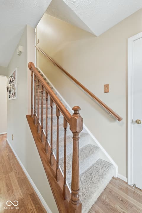 Photo of 1176 Glenbar Way, Greenwood, IN