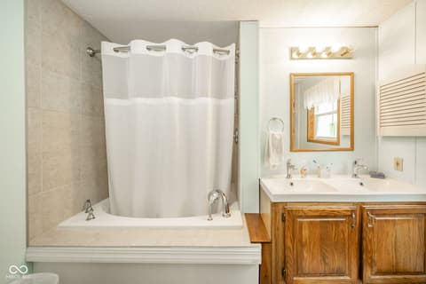 Primary bathroom at 8851 W 400 N, Frankton, IN