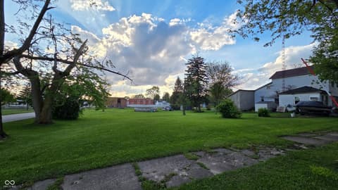 Yard at 415 S Columbia Street, Union City, IN
