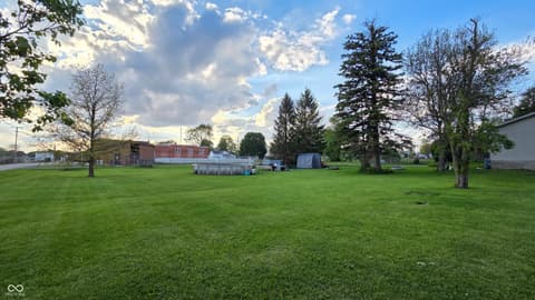 Yard at 415 S Columbia Street, Union City, IN
