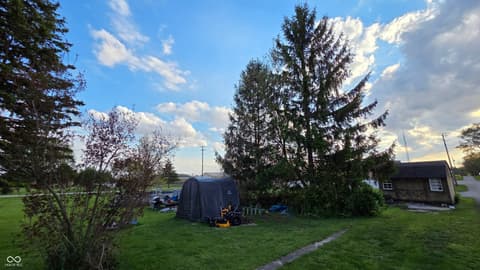 Yard at 415 S Columbia Street, Union City, IN