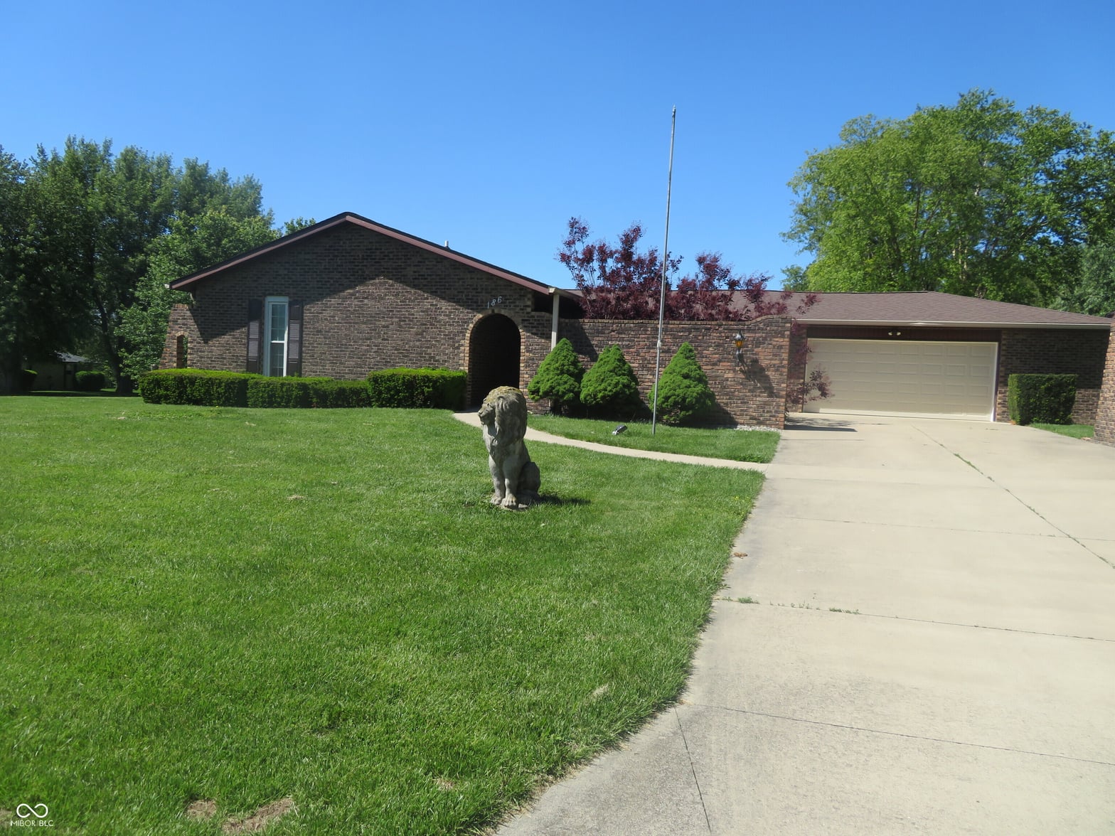 Photo of 186 E Gay Drive, Alexandria, IN