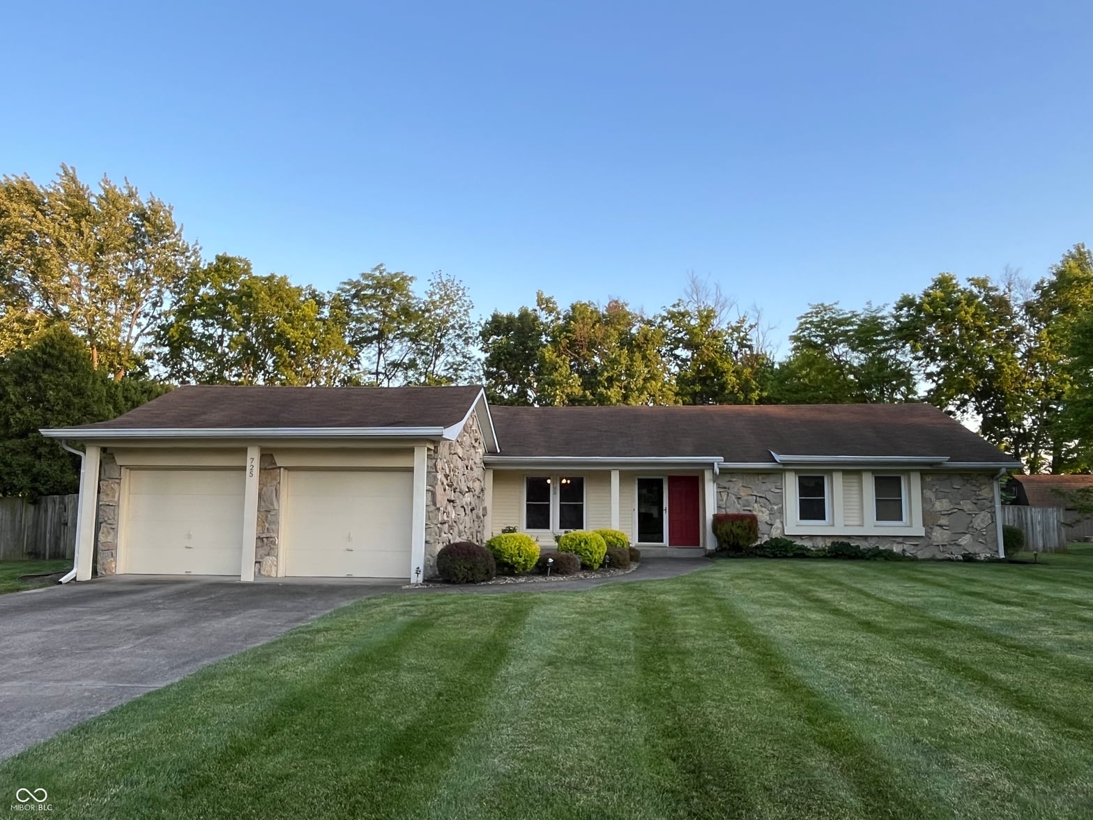Photo of 725 Green Meadow Drive, Greenwood, IN