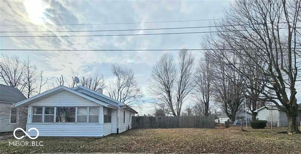Side exterior at 1621 R Avenue, New Castle, IN