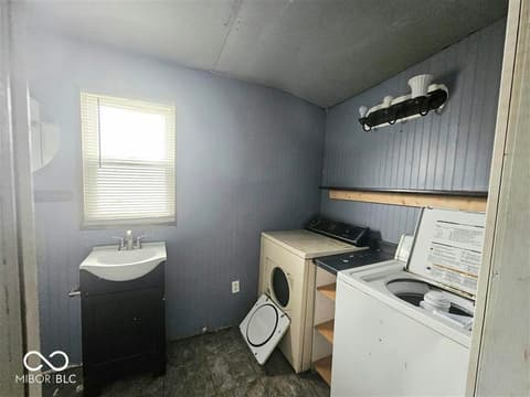 Laundry room at 2334 Poplar Street, Anderson, IN