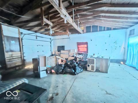Garage at 2334 Poplar Street, Anderson, IN