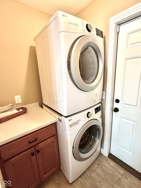 Laundry room at 2201 Game Bird Drive, Franklin, IN