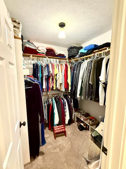 Walk In Closets — 2201 Game Bird Drive, Franklin, IN