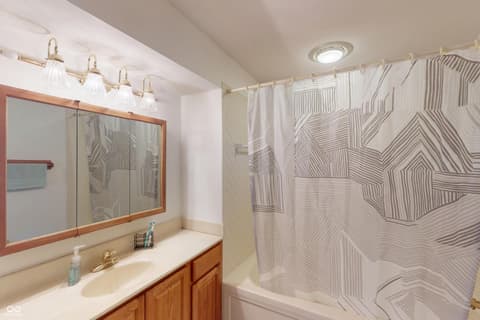 Photo of 123 E Cragmont Drive, Indianapolis, IN