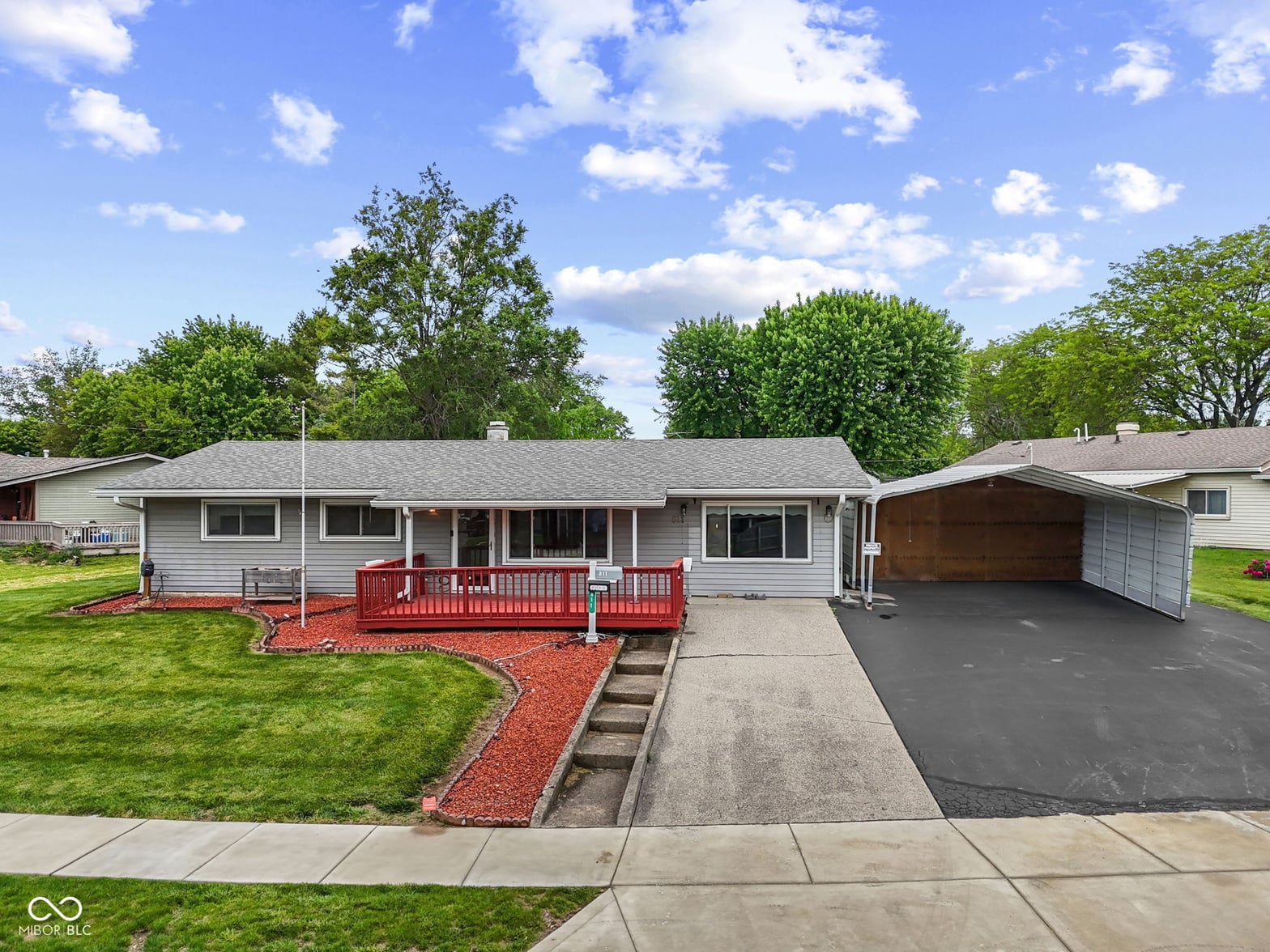 Front exterior at 811 Edgewood Drive, Mooresville, IN