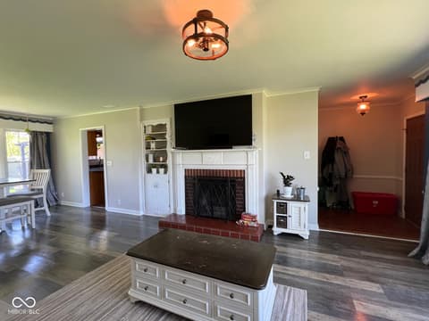 Living room at 2071 S 600 W, New Palestine, IN