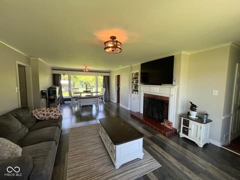 Living room at 2071 S 600 W, New Palestine, IN