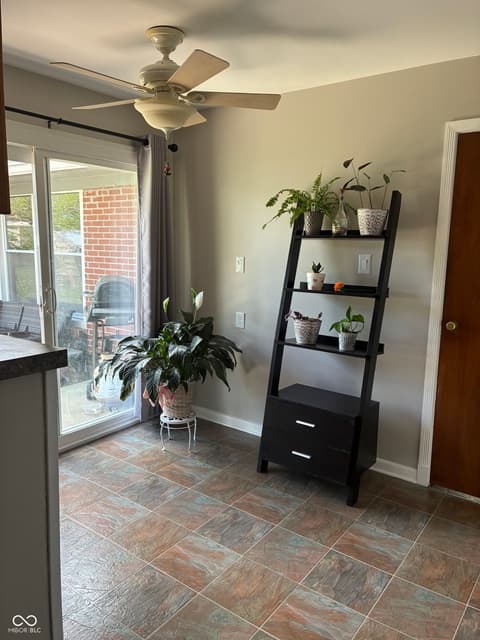 Sitting Room — 2071 S 600 W, New Palestine, IN