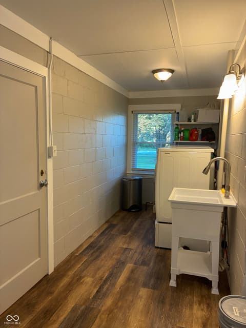 Laundry room at 2071 S 600 W, New Palestine, IN