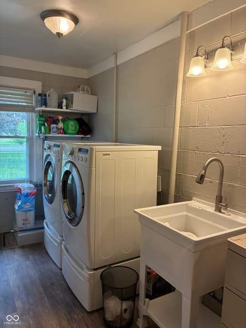 Laundry room at 2071 S 600 W, New Palestine, IN