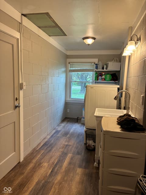 Laundry room at 2071 S 600 W, New Palestine, IN