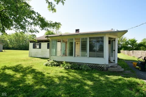 1083 E South Street, Greenfield, IN 46140