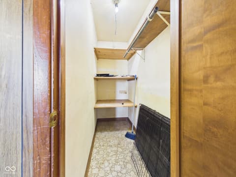 Walk In Closets — 915 Hattie Drive, Anderson, IN