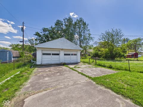 Garage at 915 Hattie Drive, Anderson, IN