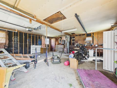 Garage at 915 Hattie Drive, Anderson, IN
